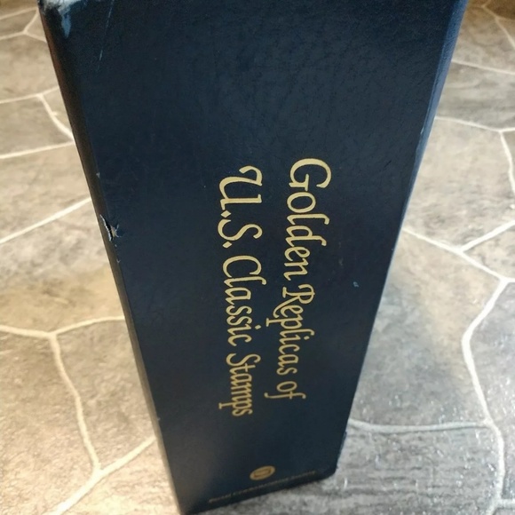 Lot of 2 huge books of Gold Replicas of US Stamps - Picture 7 of 8